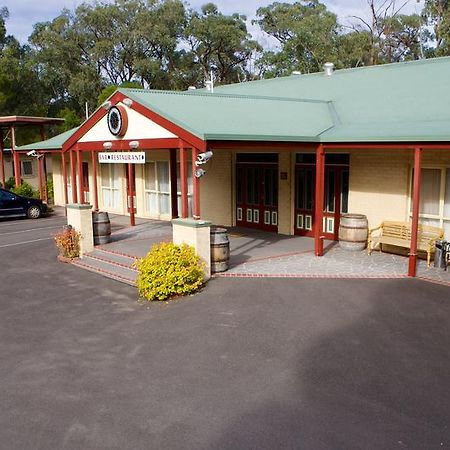 Sanctuary House Resort Motel ヒールズビル エクステリア 写真