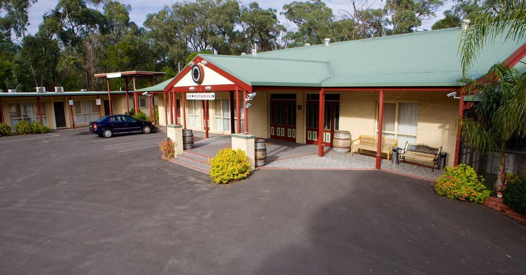 Sanctuary House Resort Motel ヒールズビル エクステリア 写真