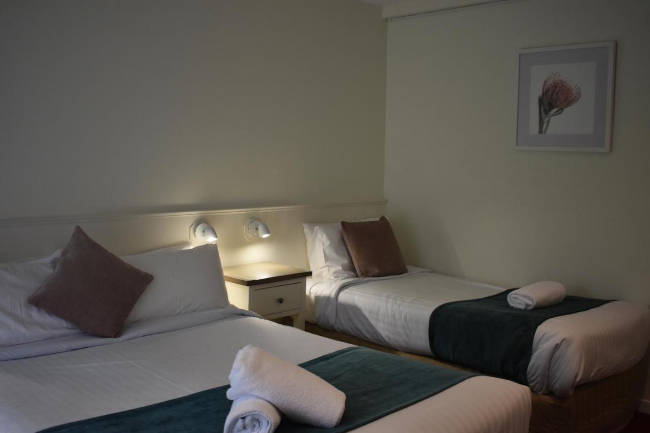 Sanctuary House Resort Motel ヒールズビル エクステリア 写真
