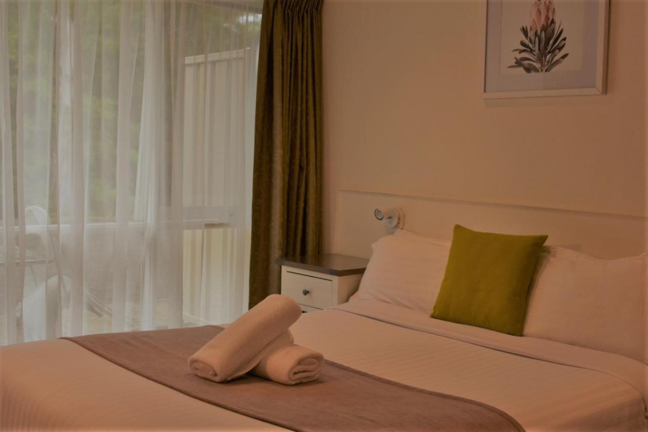 Sanctuary House Resort Motel ヒールズビル エクステリア 写真