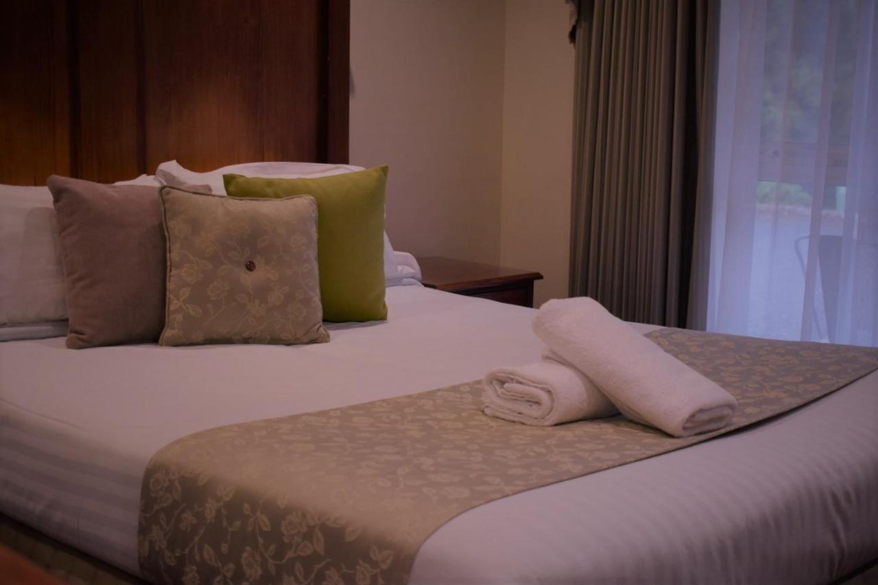 Sanctuary House Resort Motel ヒールズビル エクステリア 写真