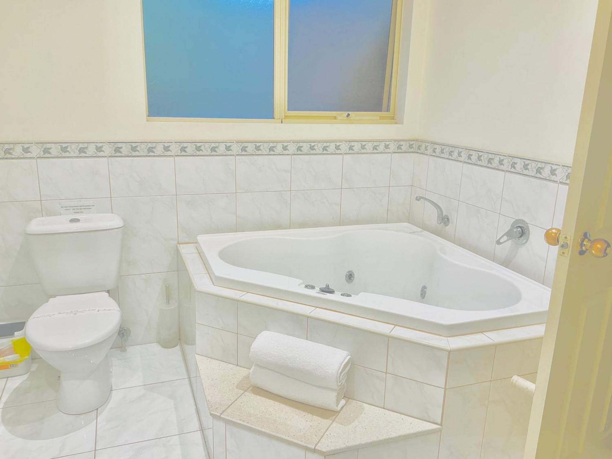 Sanctuary House Resort Motel ヒールズビル エクステリア 写真