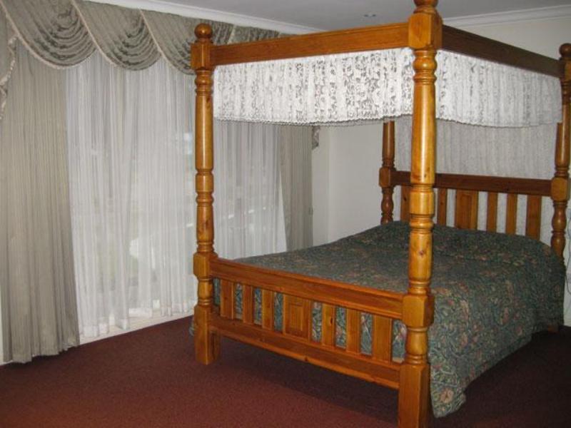 Sanctuary House Resort Motel ヒールズビル エクステリア 写真